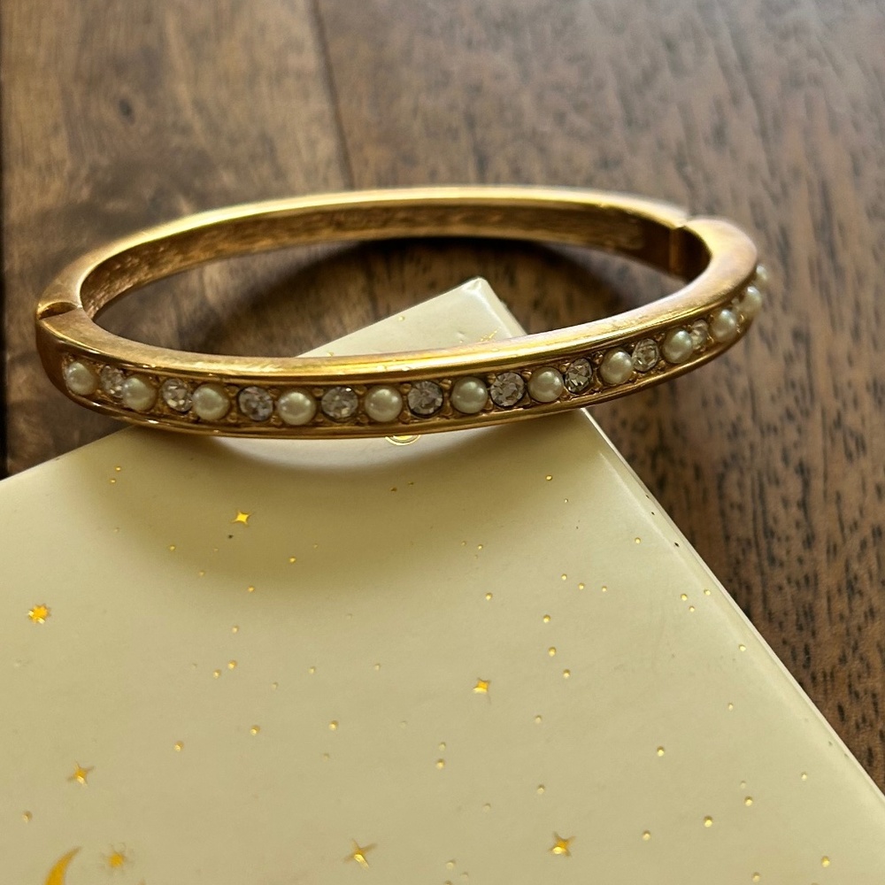 Roman Signed Gold Tone , Rhinestone and Pearl Bracelet